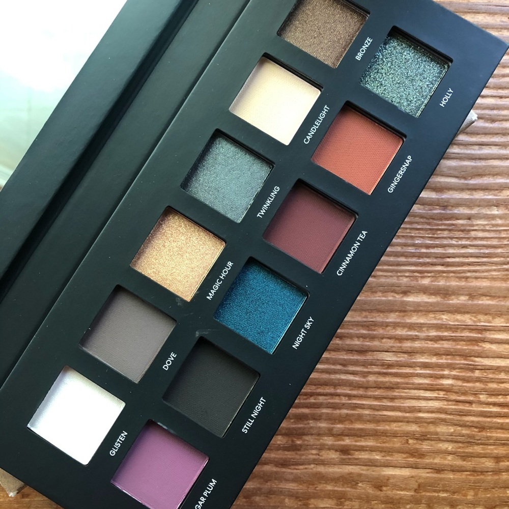 🎉HP x 2🎉 New Bare Minerals Good Tidings Eyeshadow Palette - Picture 4 of 10